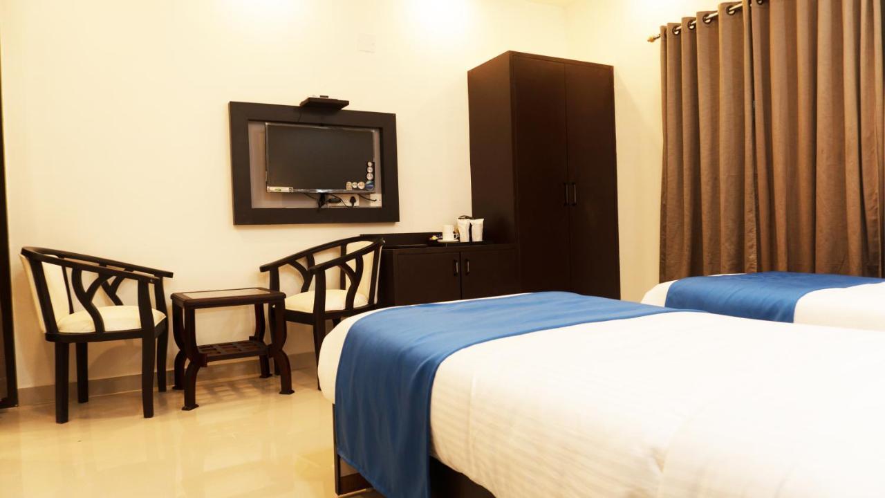 Hotel Max Inn Bhagalpur Bagian luar foto