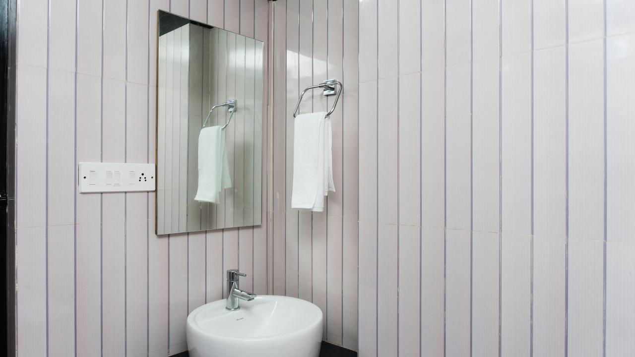 Hotel Max Inn Bhagalpur Bagian luar foto