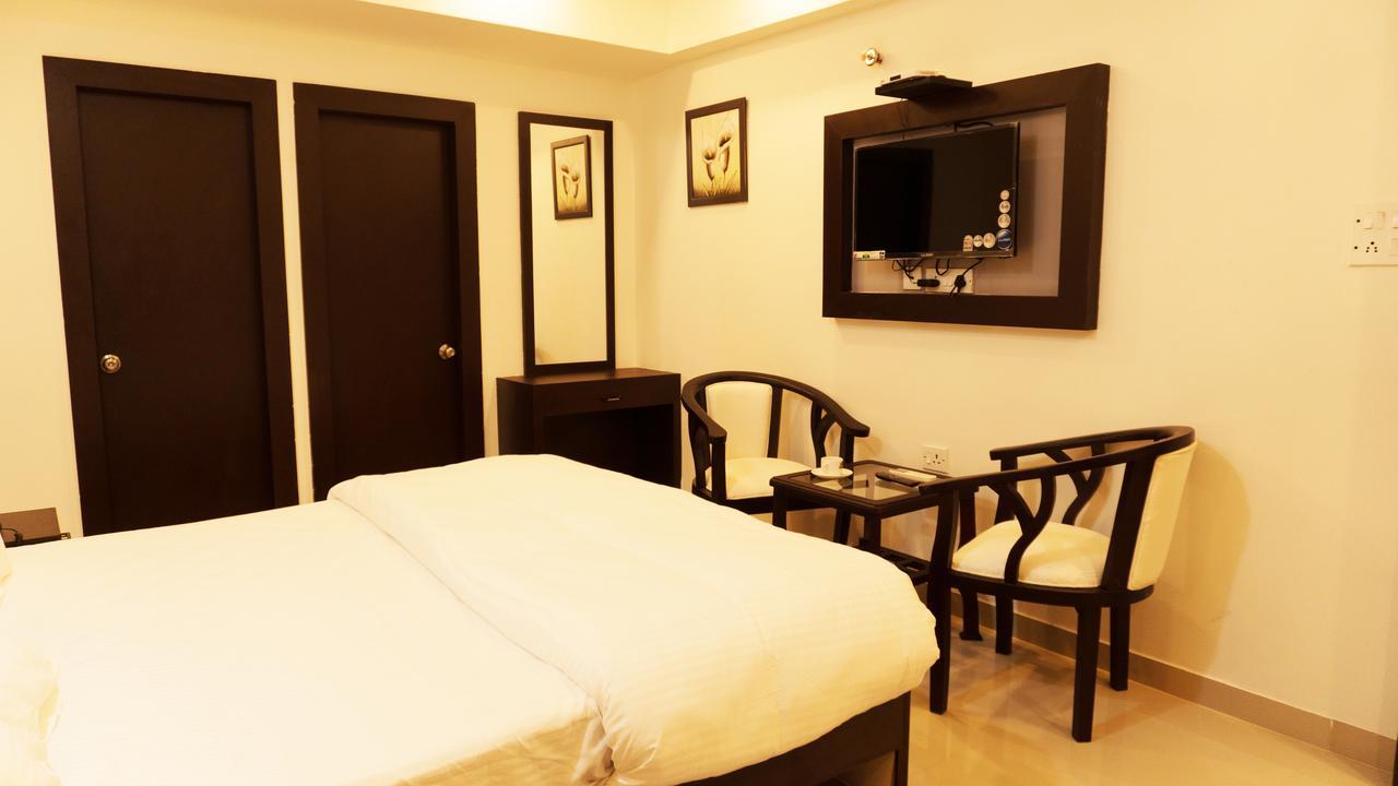 Hotel Max Inn Bhagalpur Bagian luar foto